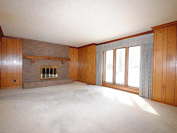 3rd image of 33085 Wintergreen Dr
