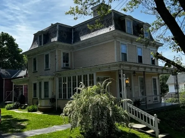 26 Center St, Bloomsbury Boro, NJ 08804