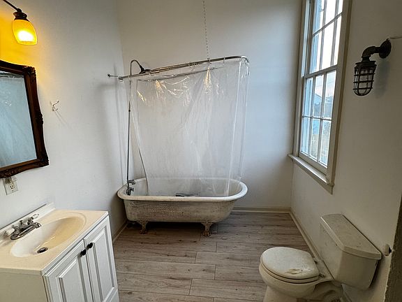 4th image of 1816 Lapeyrouse St #D