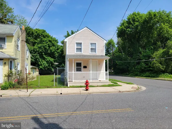 77 Elm St, Salem, NJ 08079