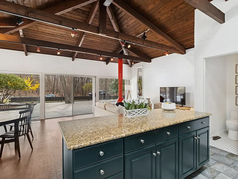 45 Hillside Dr E — Photo 10