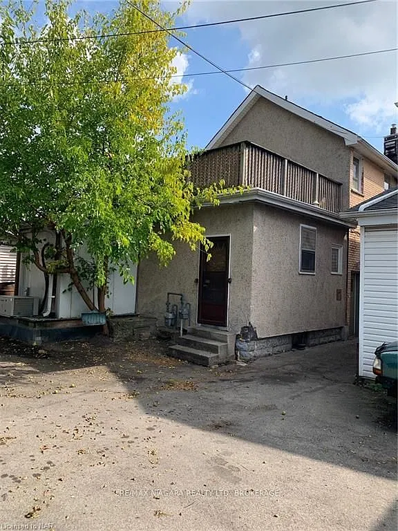 3 bed, $1,800 — Photo 2