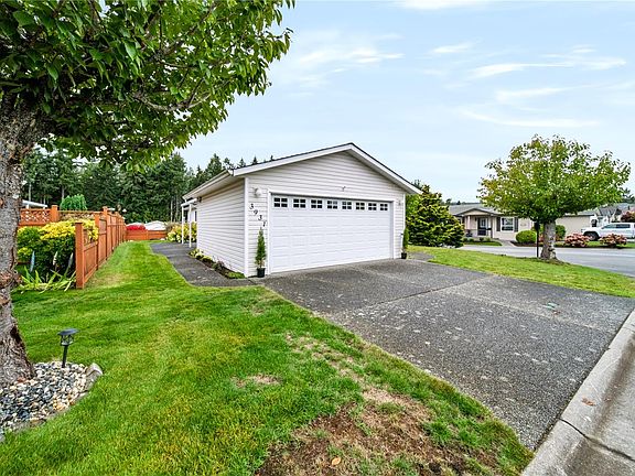 2nd image of 3931 Excalibur St
