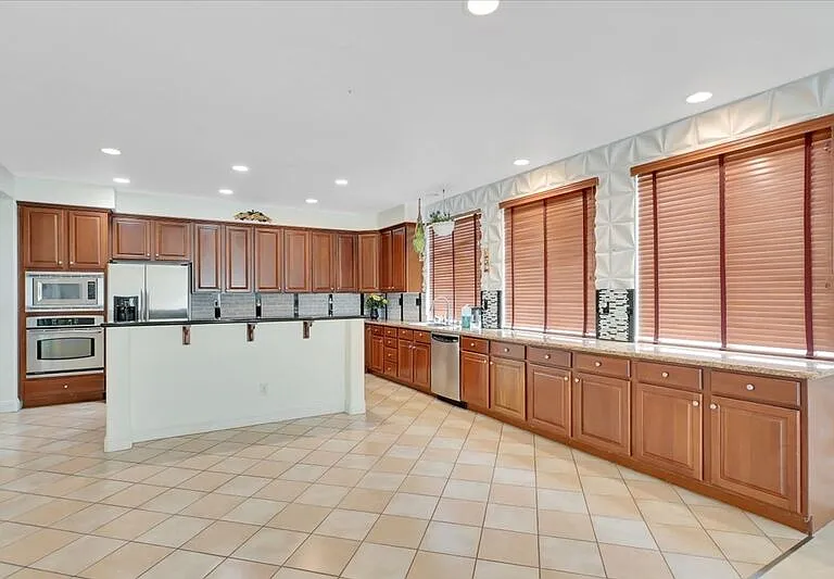 208 Otter Glen Ct — Photo 15