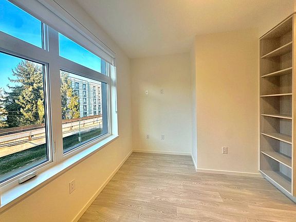 3rd image of 3264 Vanness Ave #301