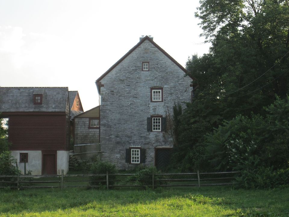 Side view stone features