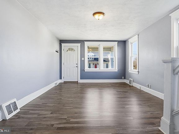 4th image of 117 S Park St