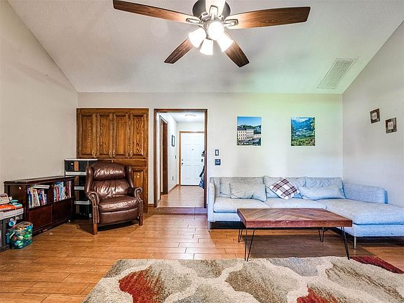 3rd image of 13144 Eastridge Dr