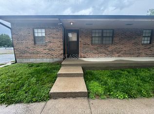 100 E Brasfield St APT B, Smithville, MO 64089