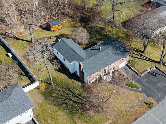 3rd image of 154 Holly Ln