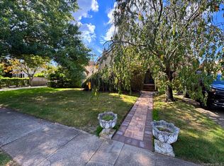 80 Henry St S, Merrick, NY 11566