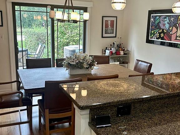 5th image of 105 Astoria Way