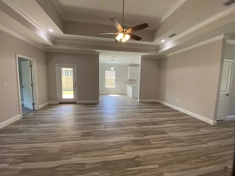 422 Little John Rd — Photo 5
