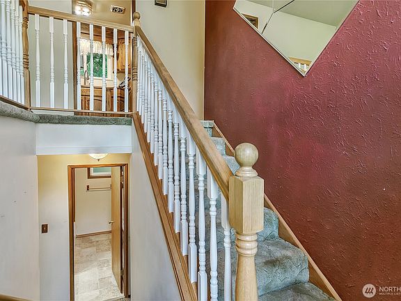 3rd image of 2402 Brentwood Place SE