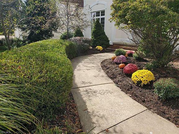3rd image of 620 Clinton Ln