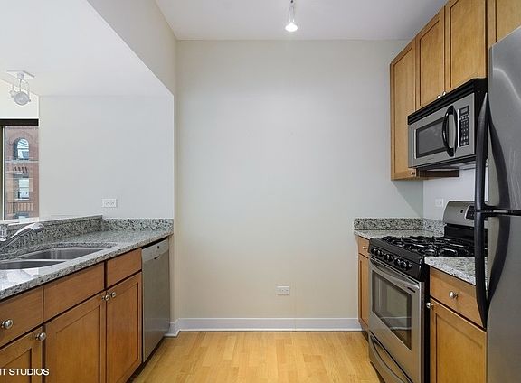 5th image of 200 N Jefferson St APT 506