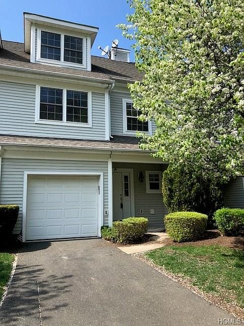 1st image of 25 Underhill Dr #25