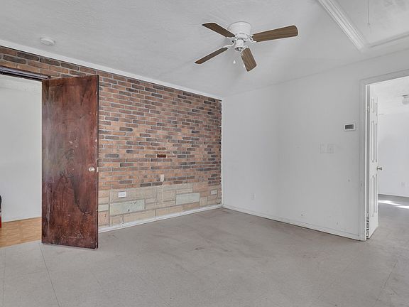 4th image of 2505 Roanoke St