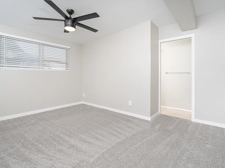 5010 W Beverly Ln — Photo 11