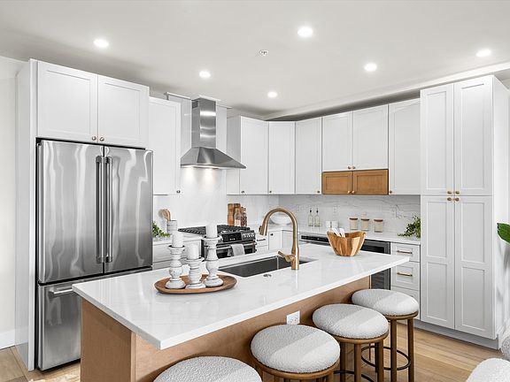 5th image of 323 E Oak Ave #102