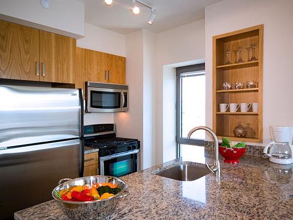 4th image of 188 Ludlow St APT 24E