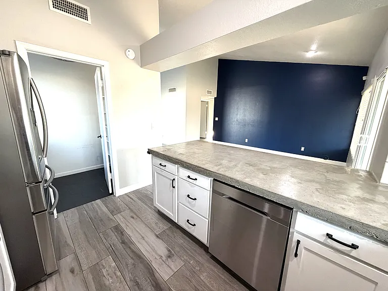 1256 E Utopia Rd — Photo 7