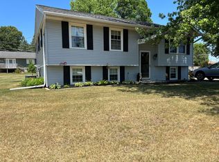 720 Woodlawn Dr, Prophetstown, IL 61277