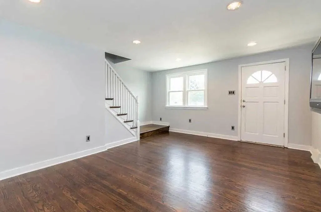 1004 Wells St — Photo 3