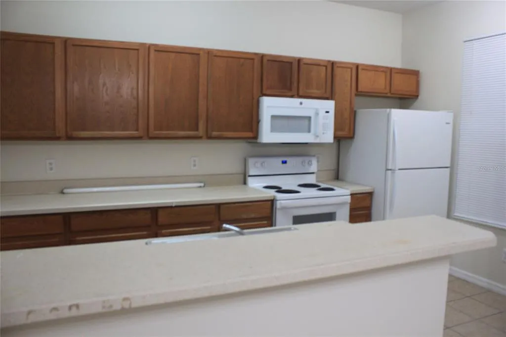 3 bed, 2.5 bath, 1384 sqft, $2,000 — Photo 3