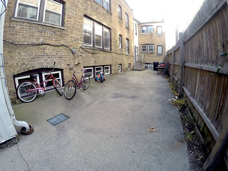 1st image of 3316 W Balmoral Ave #2