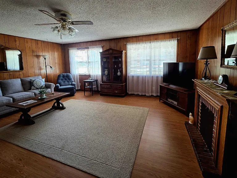 102 S Claire Dr — Photo 27
