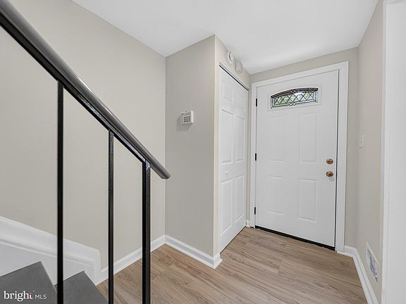 3rd image of 5443 Hildebrand Ct