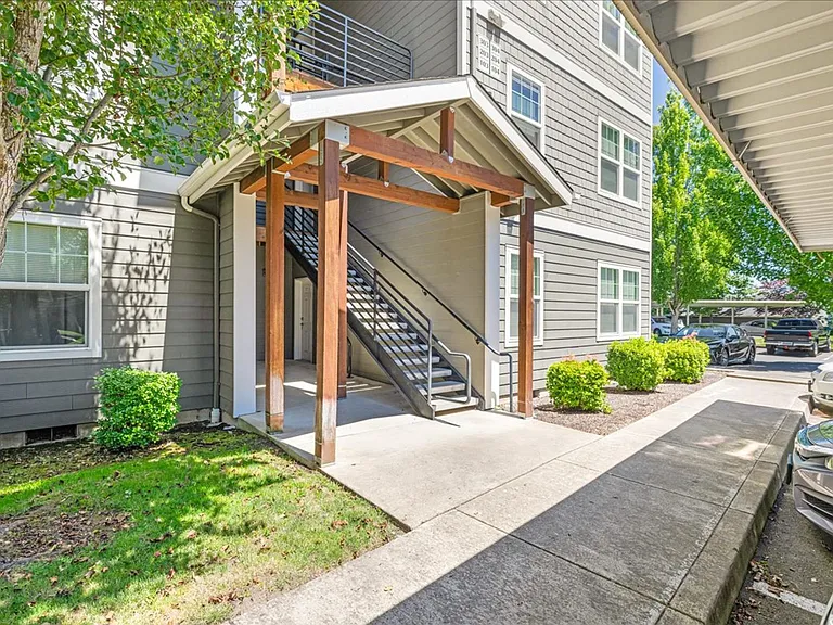 Hawk's Point Apartments — Photo 1