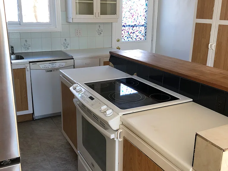 140 Maria St — Photo 7