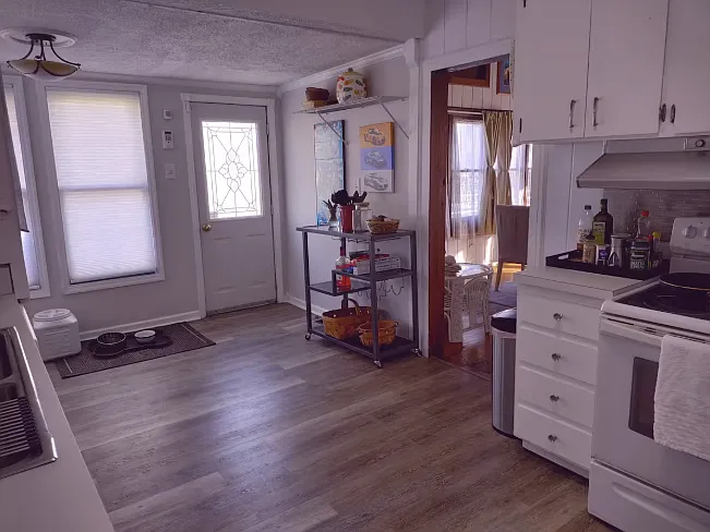 4 bed, 2000 sqft, $2,300 — Photo 2