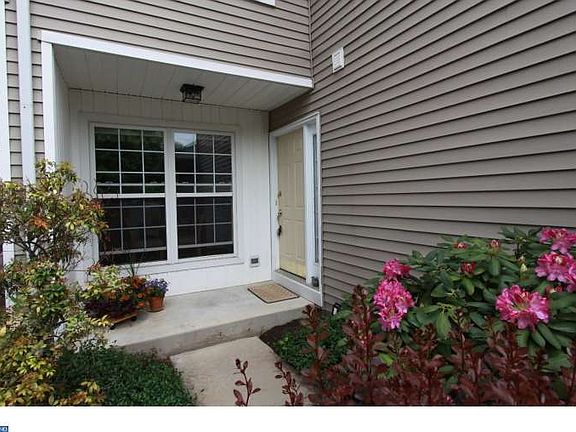 4th image of 136 Jeffords Ct