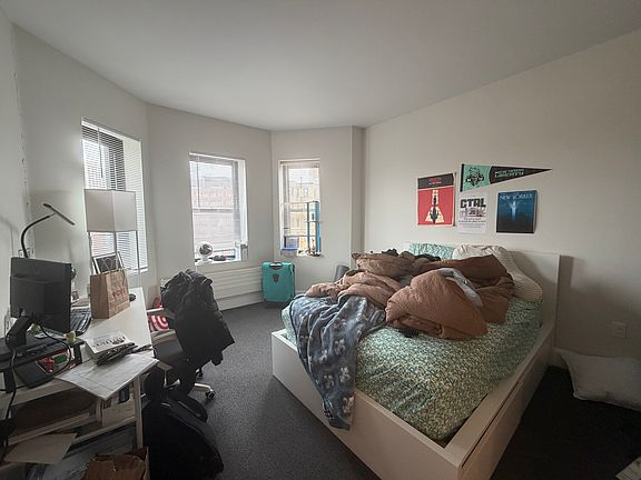 5th image of 829 Beacon St APT 4D