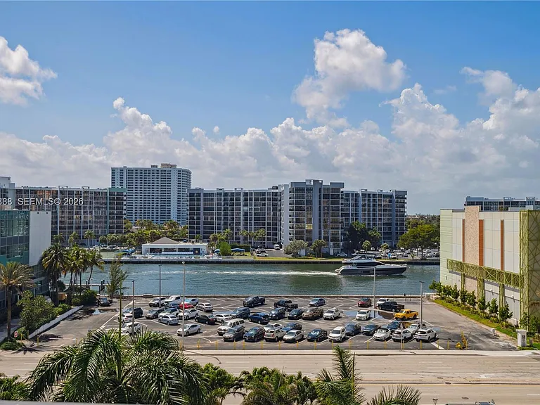 3505 S Ocean Dr #604 — Photo 2