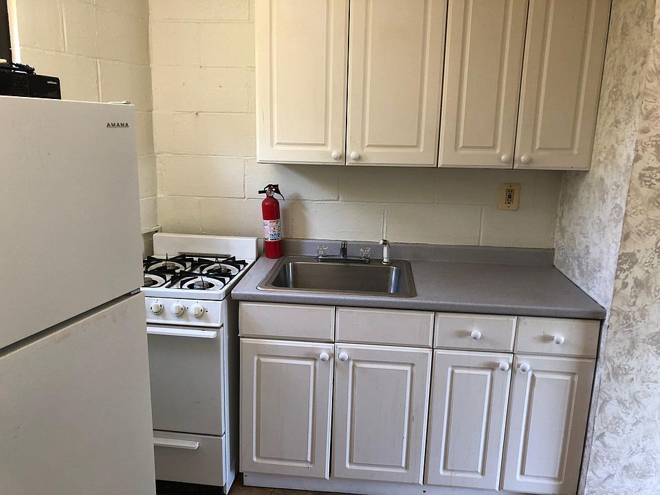 2nd image of 70 Ireland Pl APT 4