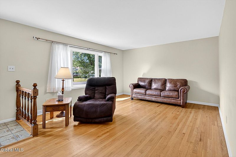 3rd image of 161 Dahlia Street