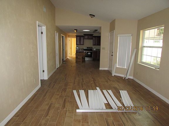 3rd image of 892 Stonybrook Cir