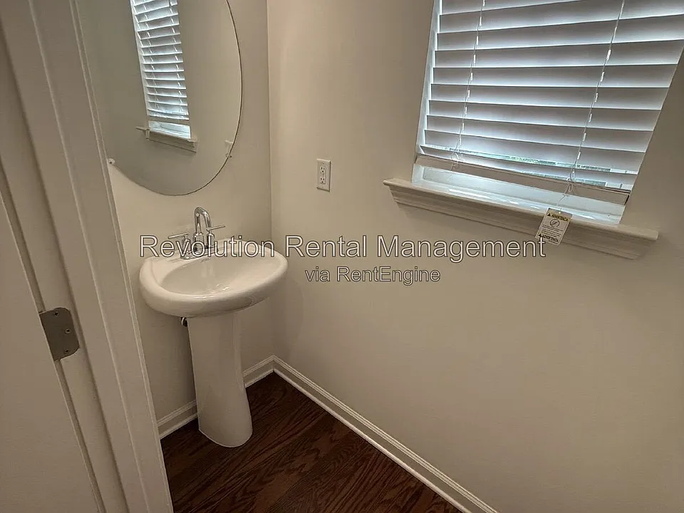 565 Morrow Ln SW