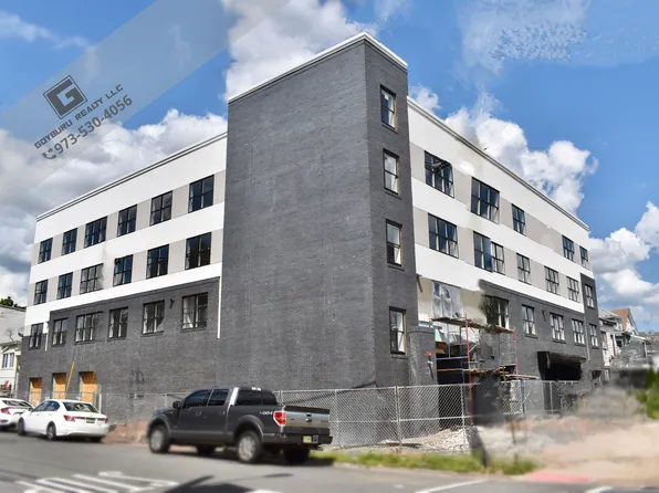 425 11th Ave #204, Paterson, NJ 07514