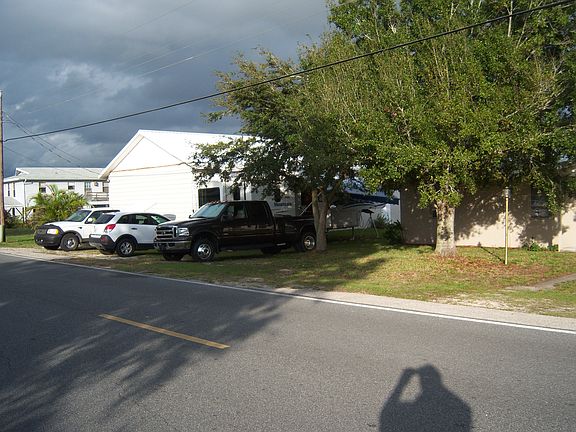 3rd image of 1363 Lake Dr
