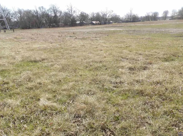 610 W 7th St, Emmett, KS 66422