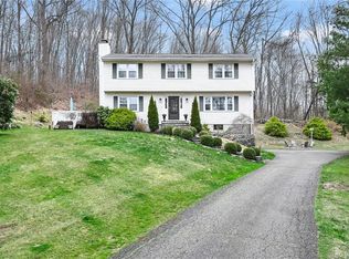 12 Musket Ridge Rd, New Fairfield, CT 06812