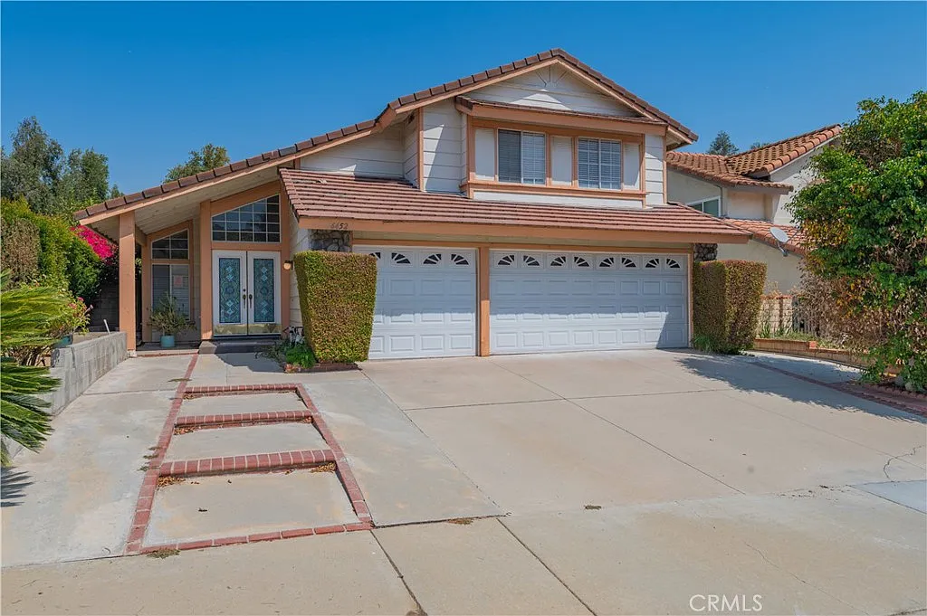 5 bed, 2610 sqft, $5,000 — Photo 1
