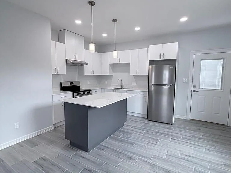 1704 Clinton St #2 — Photo 4