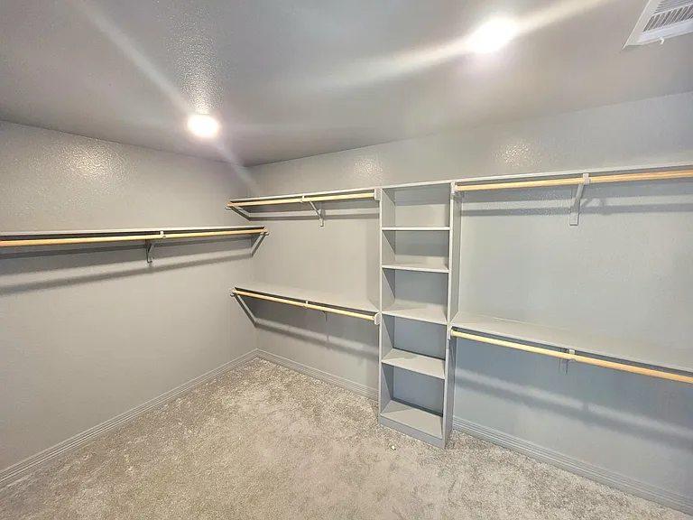 807 Holliday Dr — Photo 17