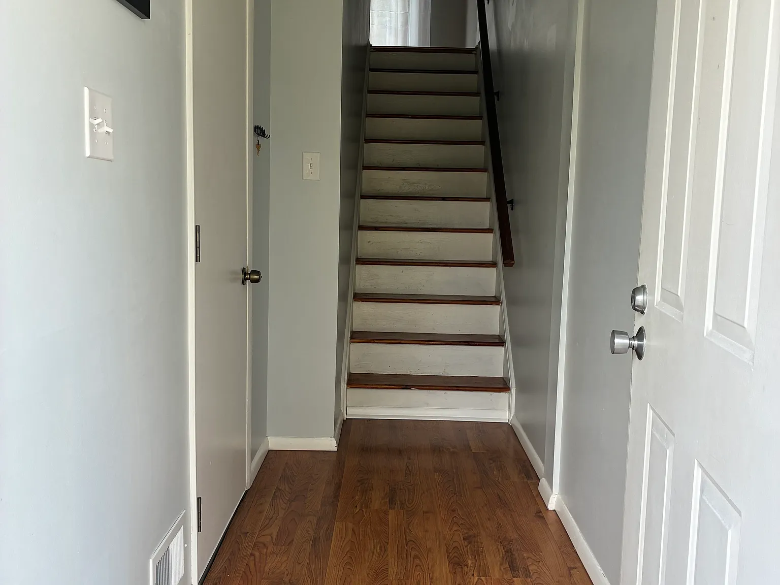2 bed, 1.5 bath, 1040 sqft, $1,800 — Photo 2